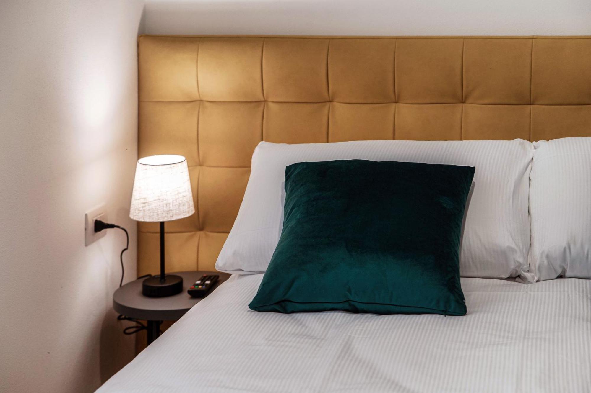 Guesthouse Lake'S Vibes - The House Of Travelers Como Ngoại thất bức ảnh